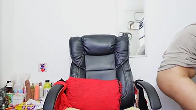 Watch Aries_Mature live on EroticFlix - High definition streams