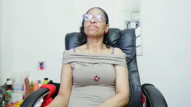 Aries_Mature webcam