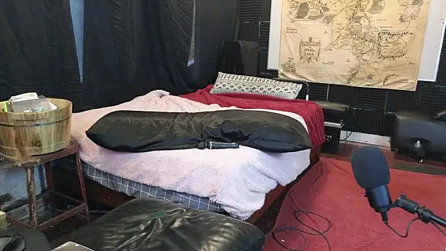 April_Strife live sex cam
