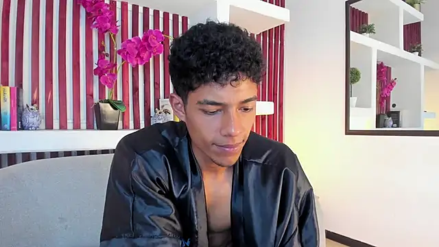 Kyros_leonidas live cam on StripChat