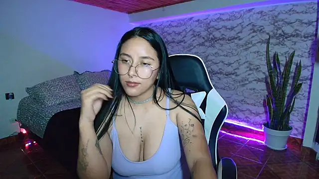 Camila_IRoose webcam