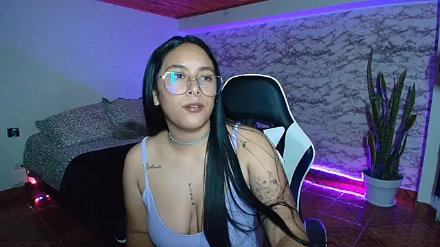 Camila_IRoose live cam on StripChat