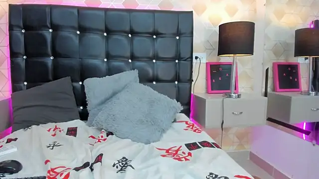 Zara_Cris webcam