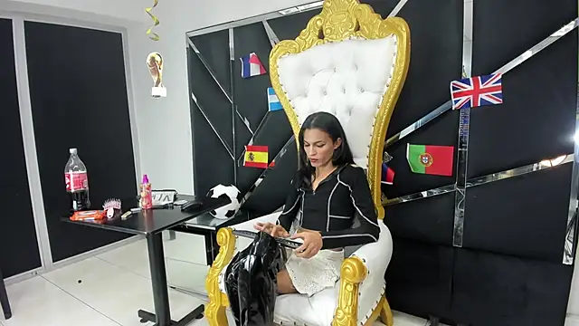 Aisha_hotts777 webcam