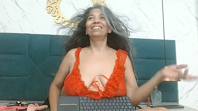 Holy34 - Female webcam sex chat