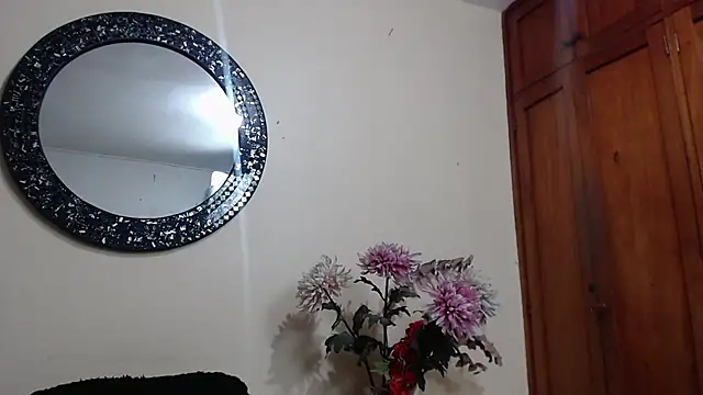 NicoleSantana live cam on StripChat