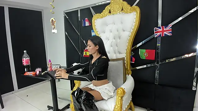 Aisha_hotts777 webcam