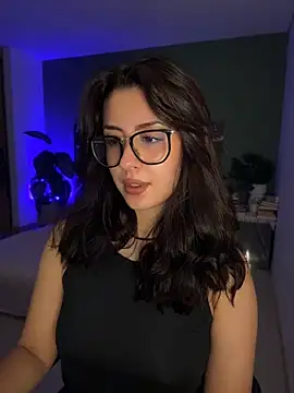 emasaenz - EmaSaenz's free webcam - UK Sex Cams