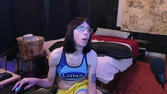 April_Strife webcam