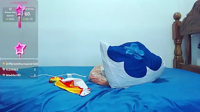 blondebitchlitle webcam