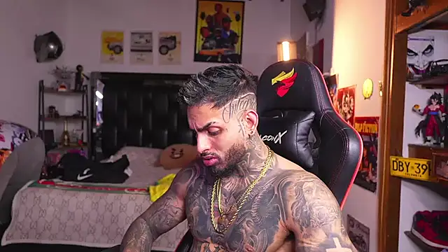 logan_hugh8 webcam