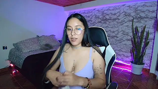 Camila_IRoose webcam