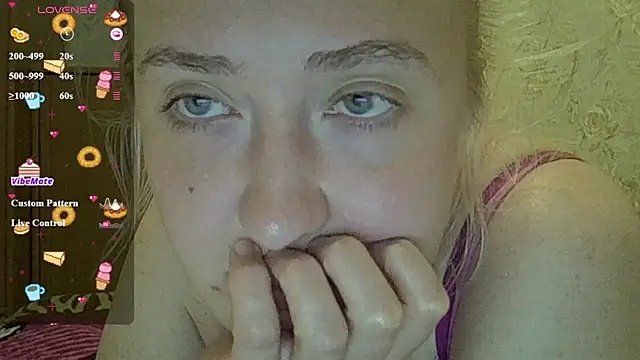CurvyWild_Lady30 webcam