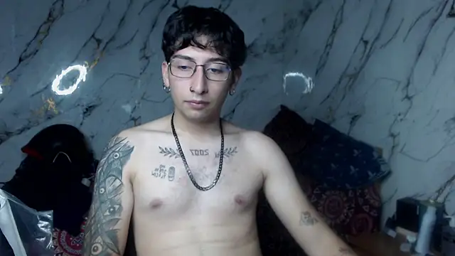 Adrian_Kane webcam