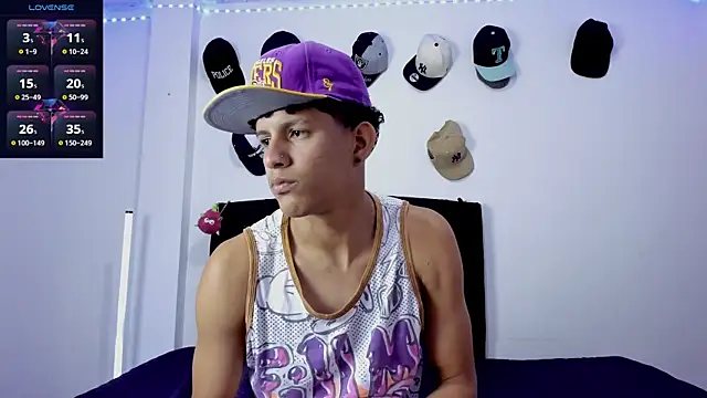 theo_bigcock_ webcam