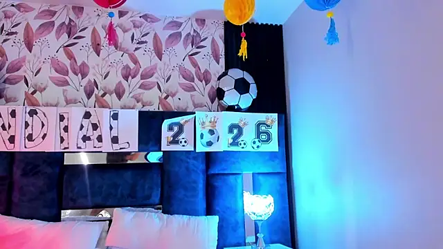 Watch AmmyJones_ live on EroticFlix - High definition streams
