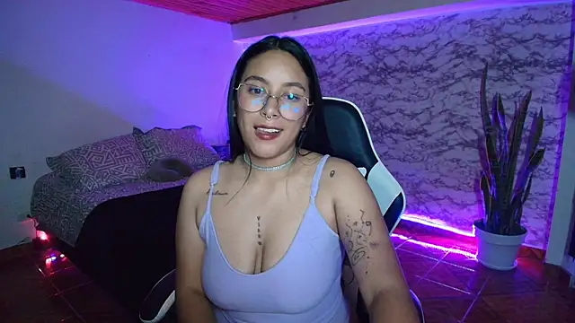 Camila_IRoose webcam