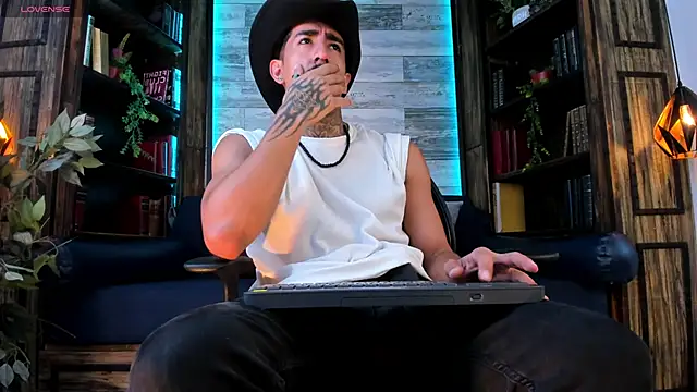 Donovan_Desmond webcam