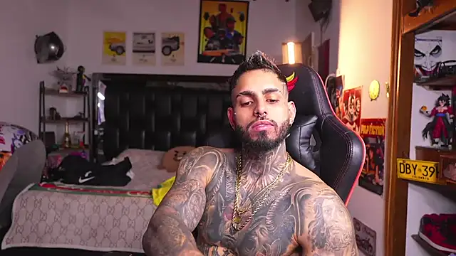 logan_hugh8 webcam