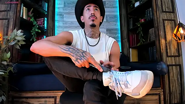 Donovan_Desmond webcam