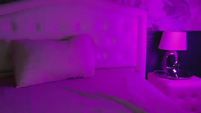 MaeveMoon live cam on StripChat
