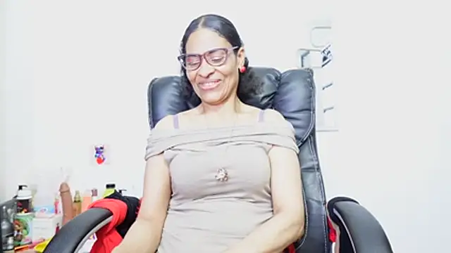 Aries_Mature webcam