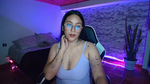 Camila_IRoose webcam