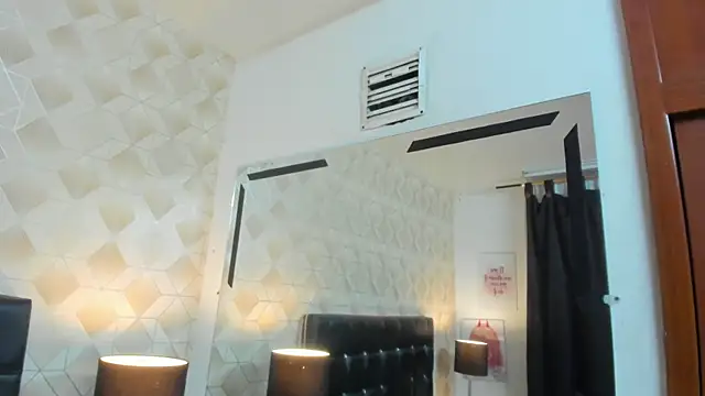 Zara_Cris webcam