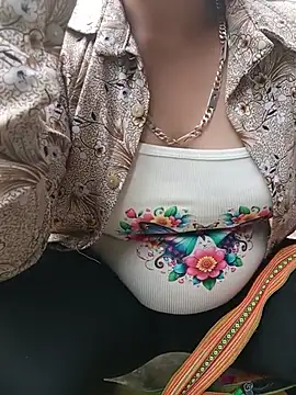 tuyet-nhi (F milf) - Mong được Ửng