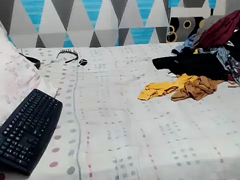 trish_curvecock (Ask my age) - lets all cum when i reach my goal