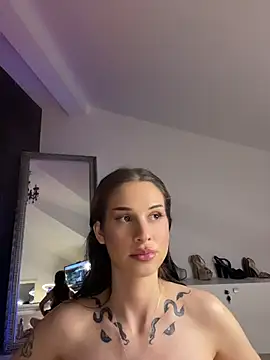 BellaKarma webcam