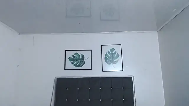 selena_yourmilf webcam