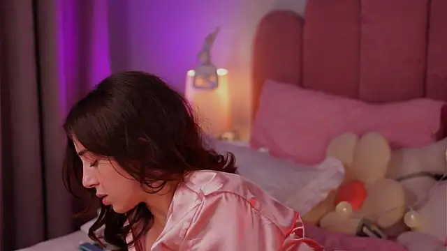 elsayoung (F young) - teasing in a robe without underwear