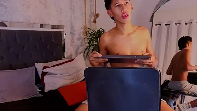 dave_eliot (M twink) - suck toes