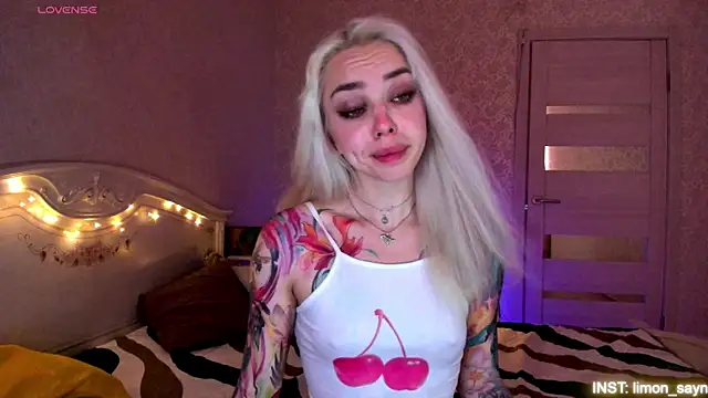 LillyMoure_ webcam