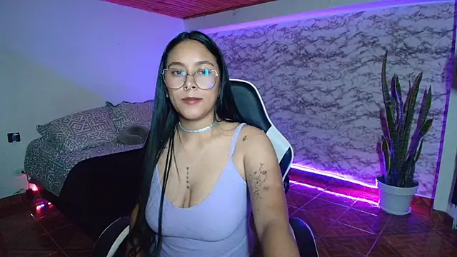 Camila_IRoose webcam