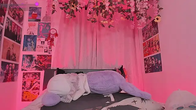 MissCurvyTop webcam