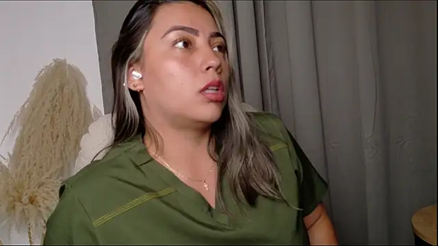Zara_Nova webcam