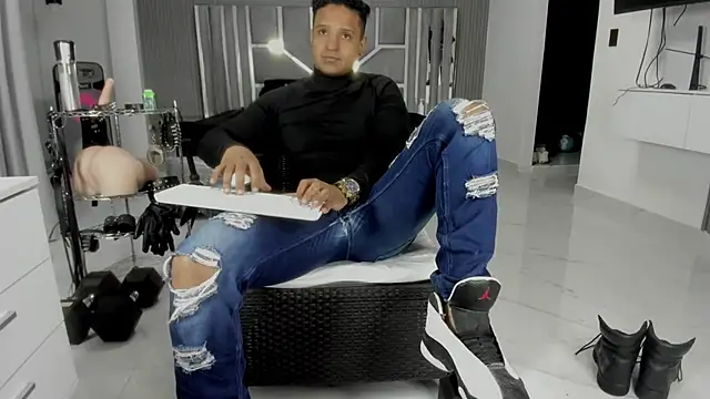 master_leather webcam