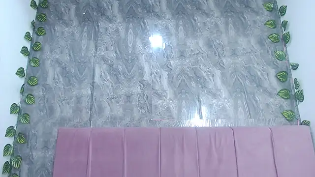 anyela_donecm (F teen) - ice in nipples and dildo  pussy