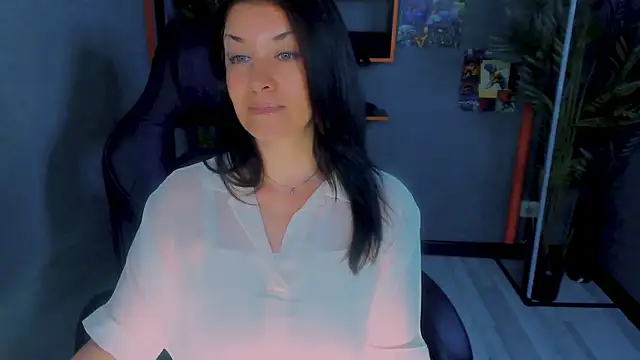 anamills (F milf) - change into a swimsuit