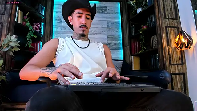 Donovan_Desmond webcam