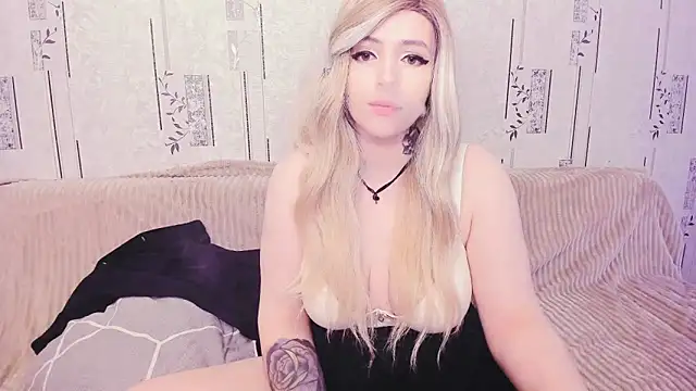 Polly_Megan webcam