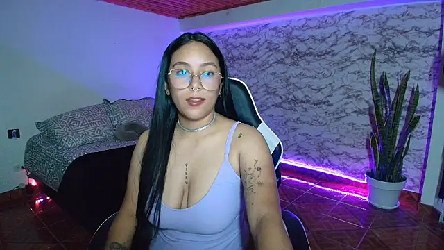 Camila_IRoose webcam