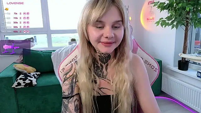 britney_lynch (F teen) - show tits