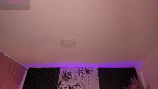 ShaniaDaniels webcam