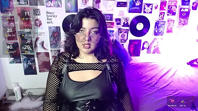 Roxy_f_w webcam