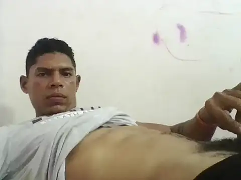 LatinoXXl23cm webcam
