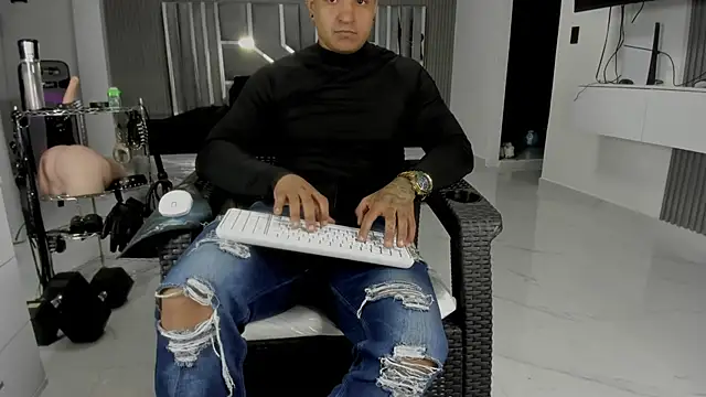 master_leather webcam