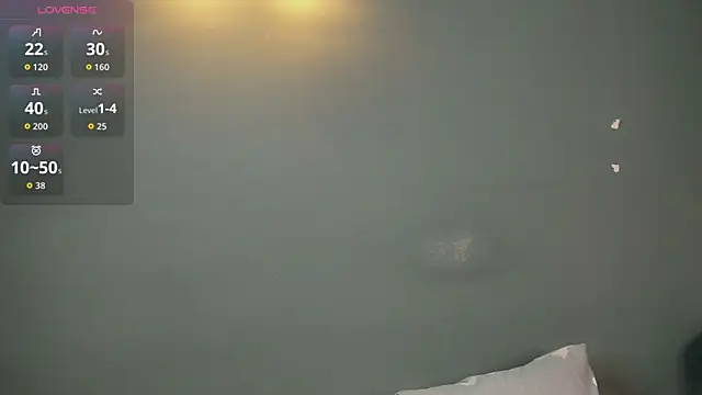 LeyaBloom webcam